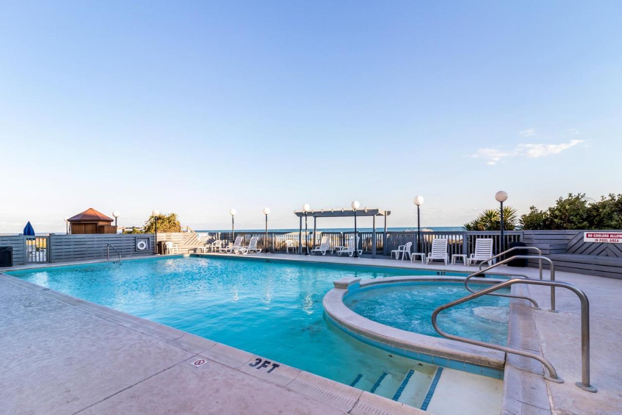 Crystal Coast Oceanfront Hotel Pine Knoll Shores Buitenkant foto