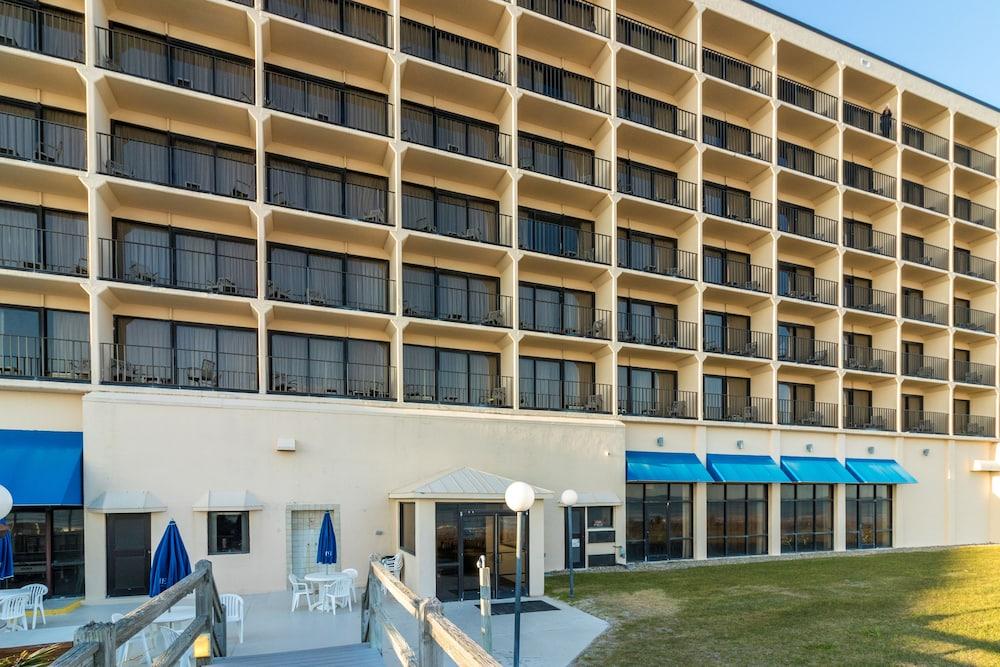 Crystal Coast Oceanfront Hotel Pine Knoll Shores Buitenkant foto
