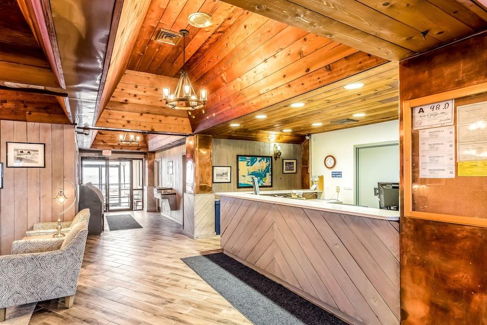Crystal Coast Oceanfront Hotel Pine Knoll Shores Buitenkant foto