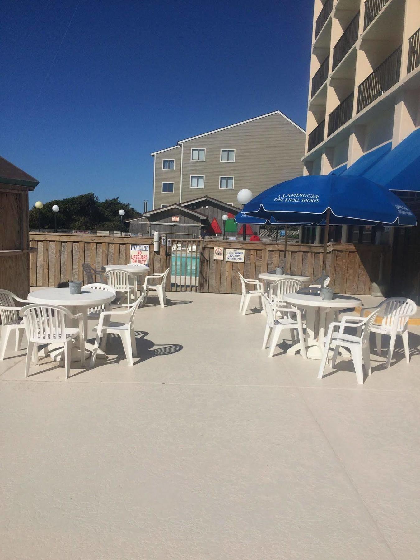 Crystal Coast Oceanfront Hotel Pine Knoll Shores Buitenkant foto